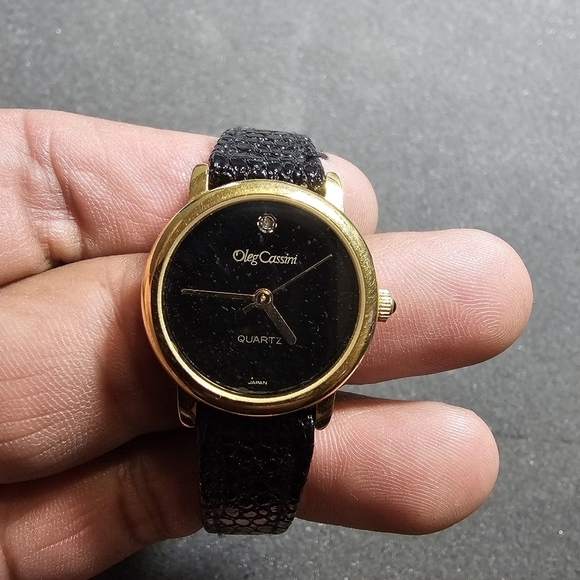 vintage oleg cassini  Ladies Quartz Fashion Watch Gold Tone Working Flawed loop - Picture 1 of 12